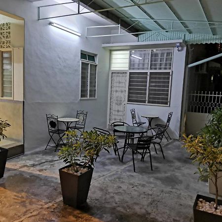 G Fortune Guest House Victoria Green Джорджтаун Экстерьер фото